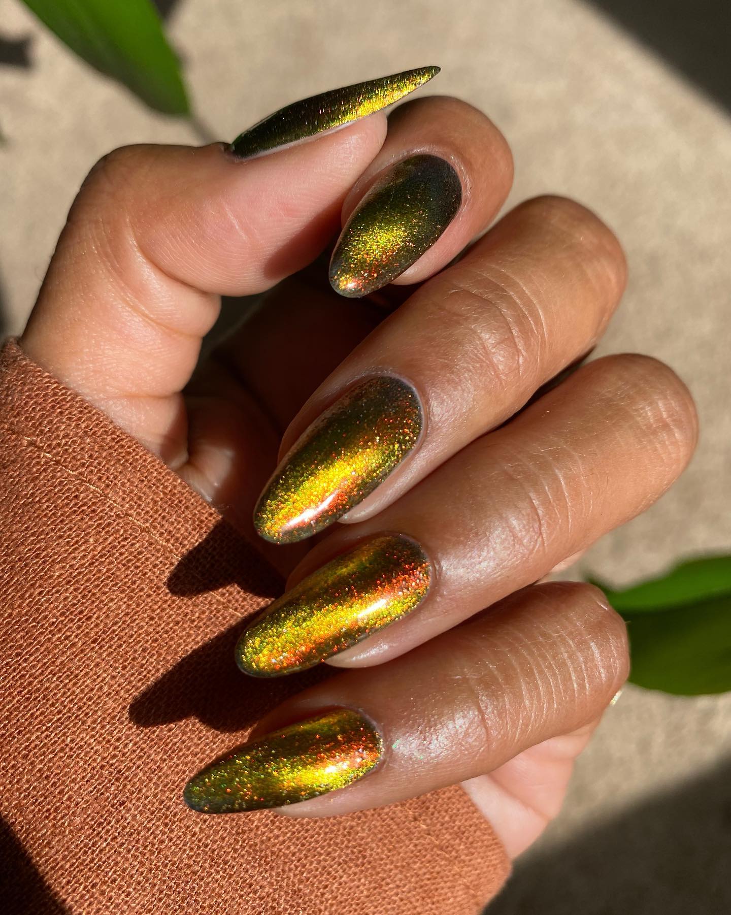 Long Round Gold Cat Eye Nails