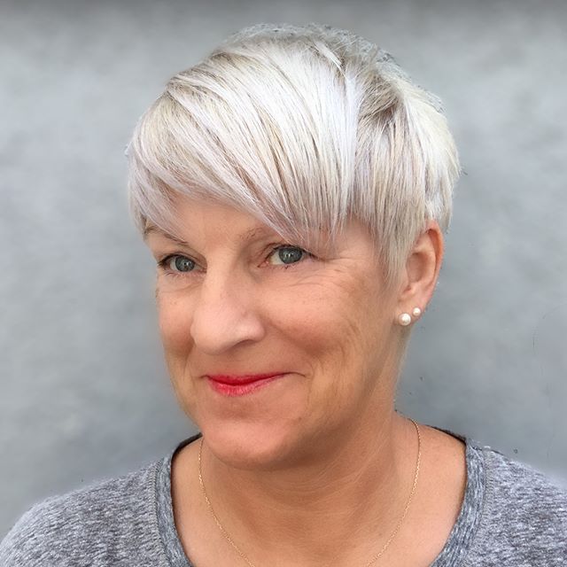 Short Hairstyles And Haircuts For Women Over 50 To Sport In 2020