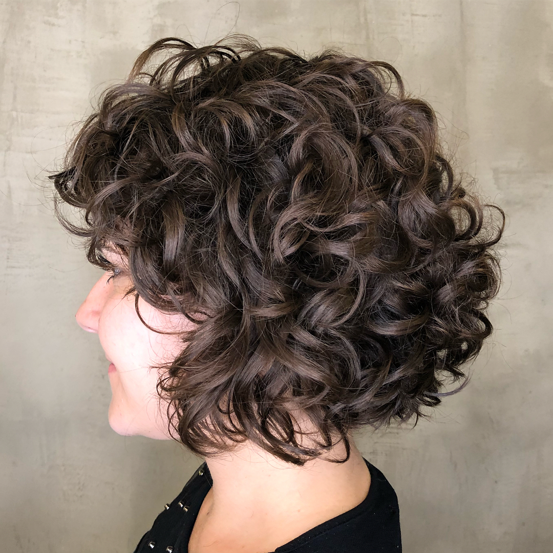 35 Captivating Short Hairstyles for Thick Hair You’ll Want to Don in 2023